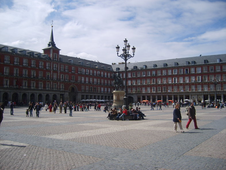 Madrid_Plaza_Mayor-0-590